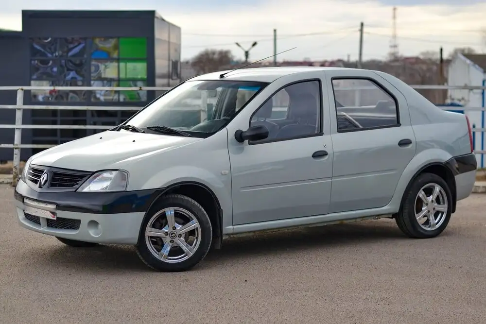 Renault Logan 2006 года, 1.6 механика - Авто в Канаш
