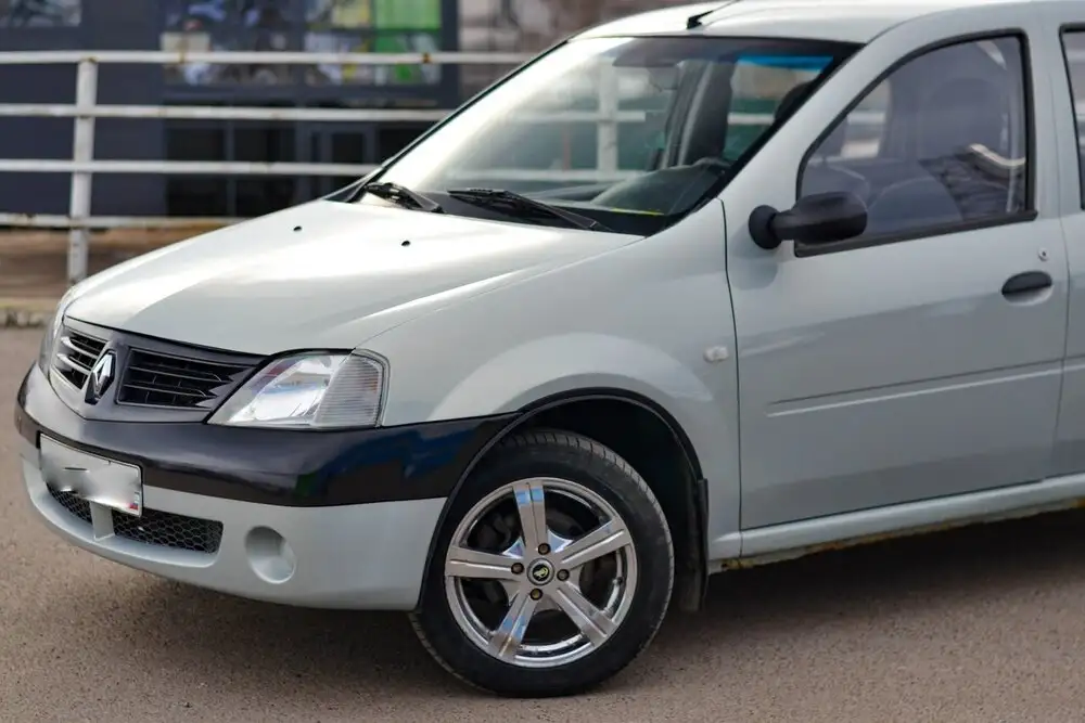 Renault Logan 2006 года, 1.6 механика - Авто в Канаш