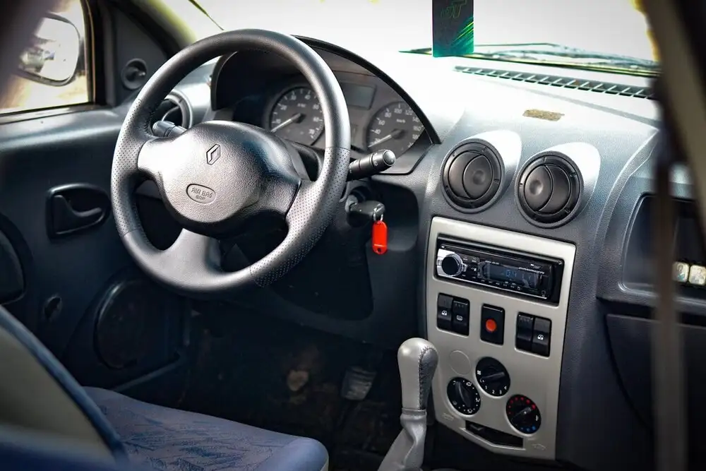 Renault Logan 2006 года, 1.6 механика - Авто в Канаш