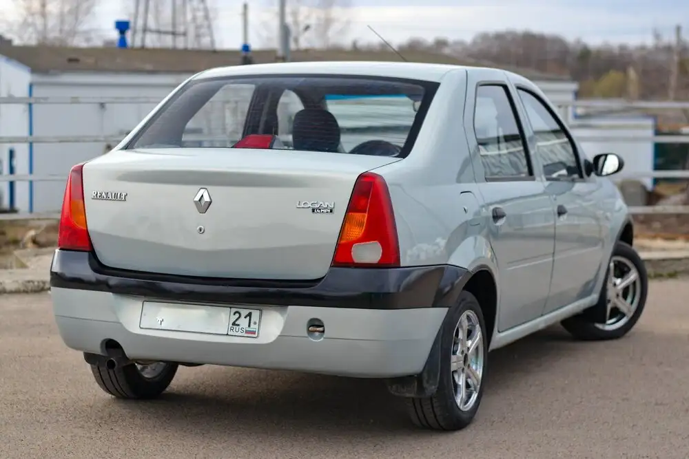 Renault Logan 2006 года, 1.6 механика - Авто в Канаш