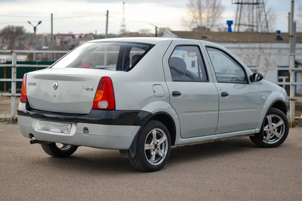 Renault Logan 2006 года, 1.6 механика - Авто в Канаш