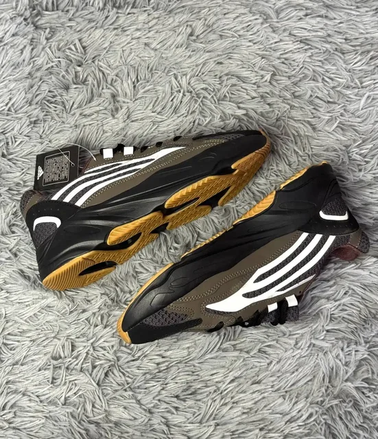 Adidas Yeezy Boost 700 - Сумки и чемоданы в Чебоксары
