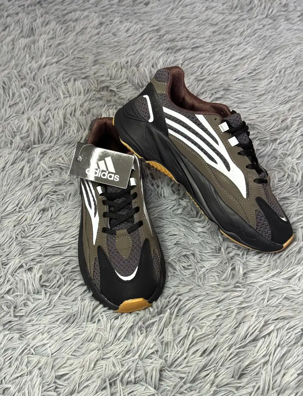 Adidas Yeezy Boost 700 - Обувь (Одежда) в Чебоксары