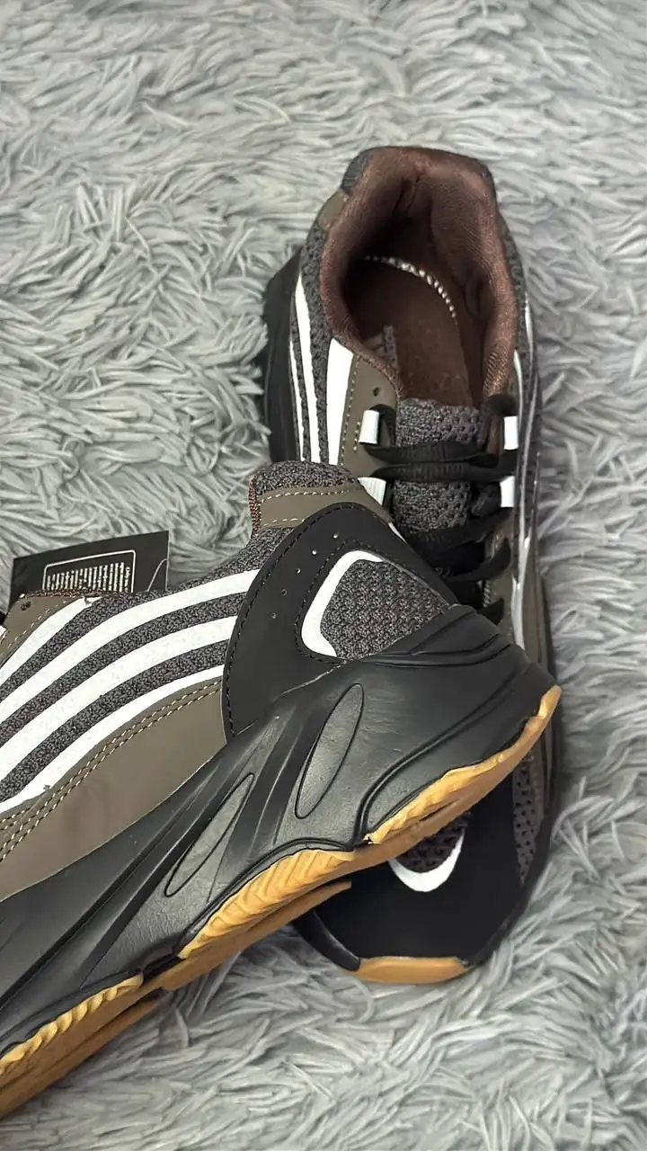 Adidas Yeezy Boost 700 - Обувь (Одежда) в Чебоксары
