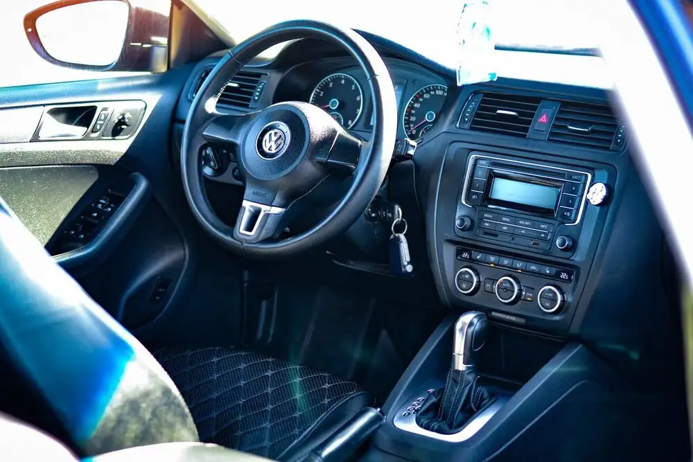 Volkswagen Jetta 2014, 1.6 автомат - Авто в Канаш