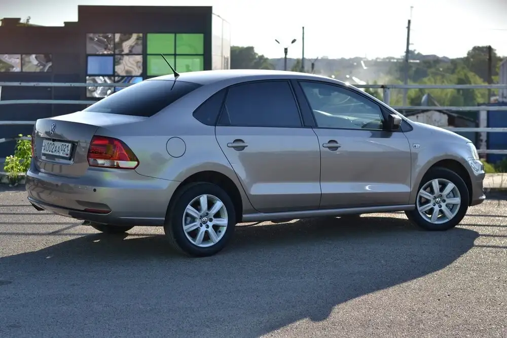 Volkswagen Polo 2016 - Легковые автомобили (Авто) в Канаш
