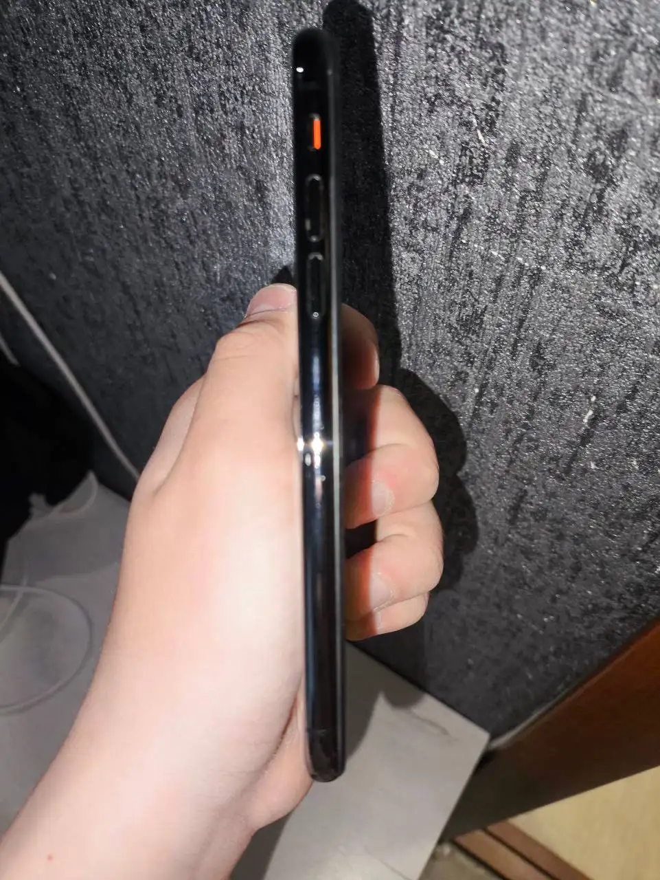 iPhone X (10) 64GB с трещиной на экране - Смартфоны и планшеты (Электроника) в Чебоксары