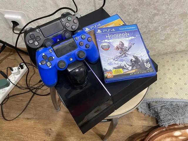 Sony Playstation 4 FAT 500GB с двумя геймпадами и играми - Наушники и аудиотехника в Чебоксары