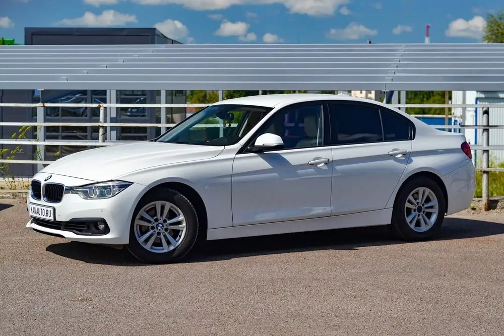 BMW 318i 2016 - Легковые автомобили (Авто) в Канаш