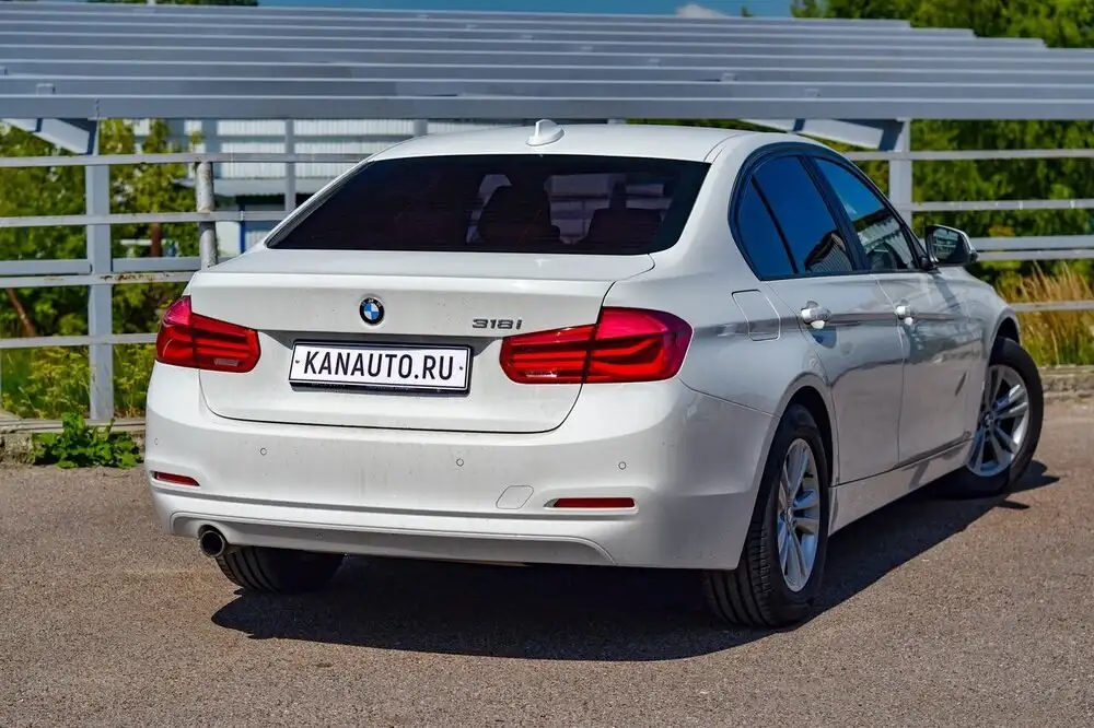 BMW 318i 2016 - Легковые автомобили (Авто) в Канаш