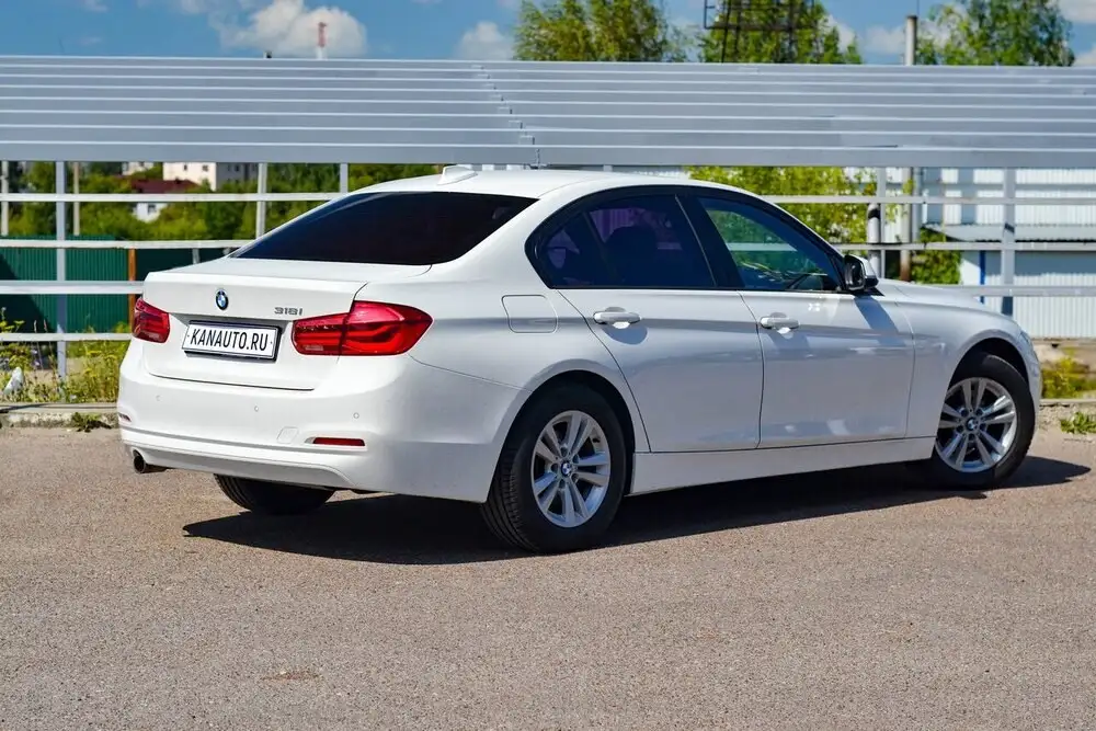 BMW 318i 2016 - Легковые автомобили (Авто) в Канаш