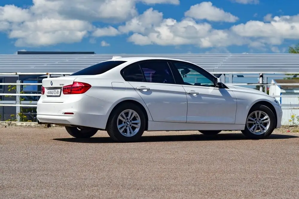BMW 318i 2016 - Легковые автомобили (Авто) в Канаш