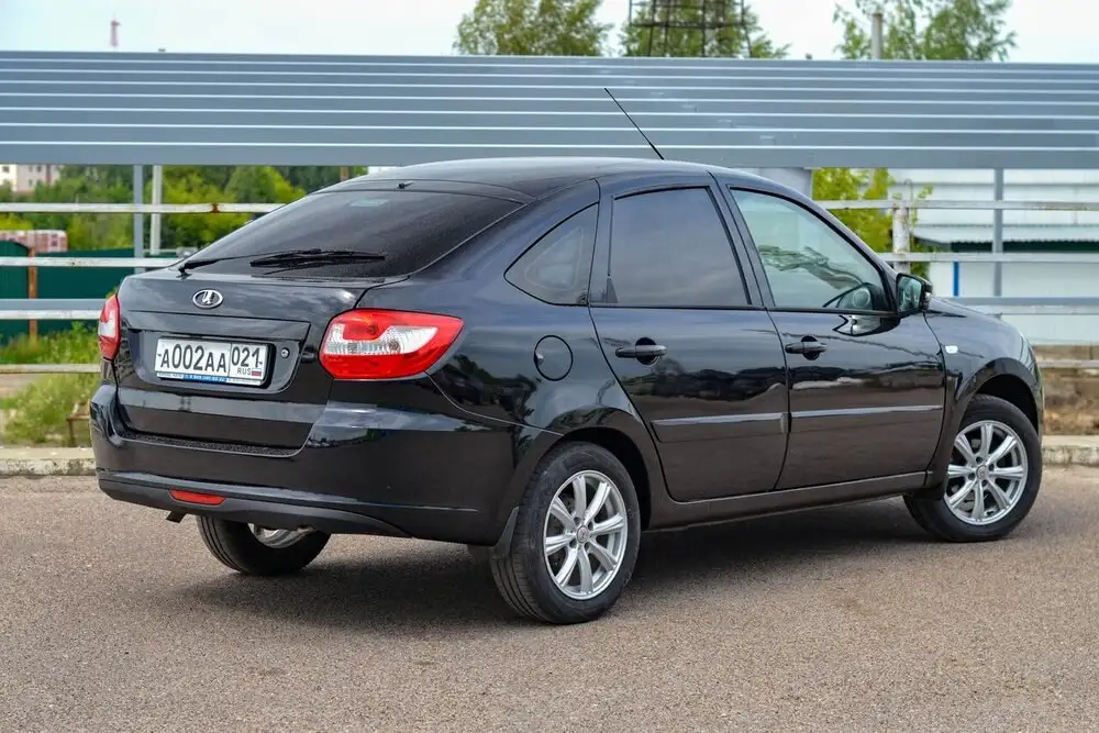Lada Granta универсал 2015 1.6 16V - Легковые автомобили (Авто) в Канаш