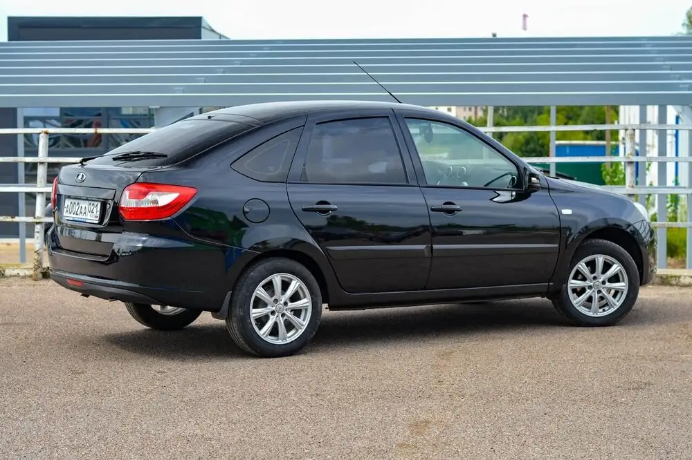 Lada Granta универсал 2015 1.6 16V - Легковые автомобили (Авто) в Канаш