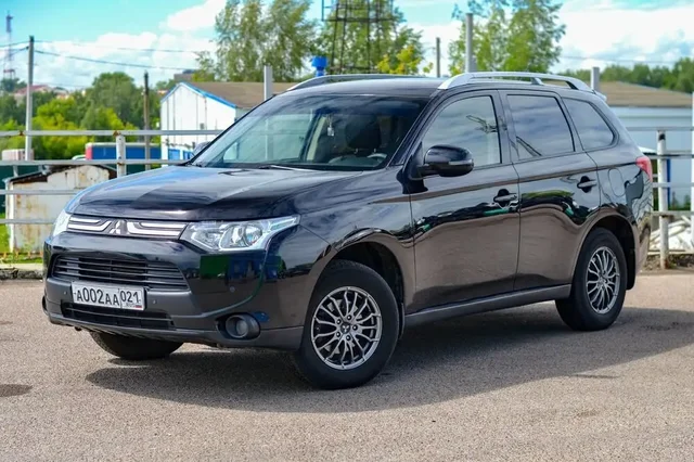 Mitsubishi Outlander 2012 - Легковые авто в Канаш