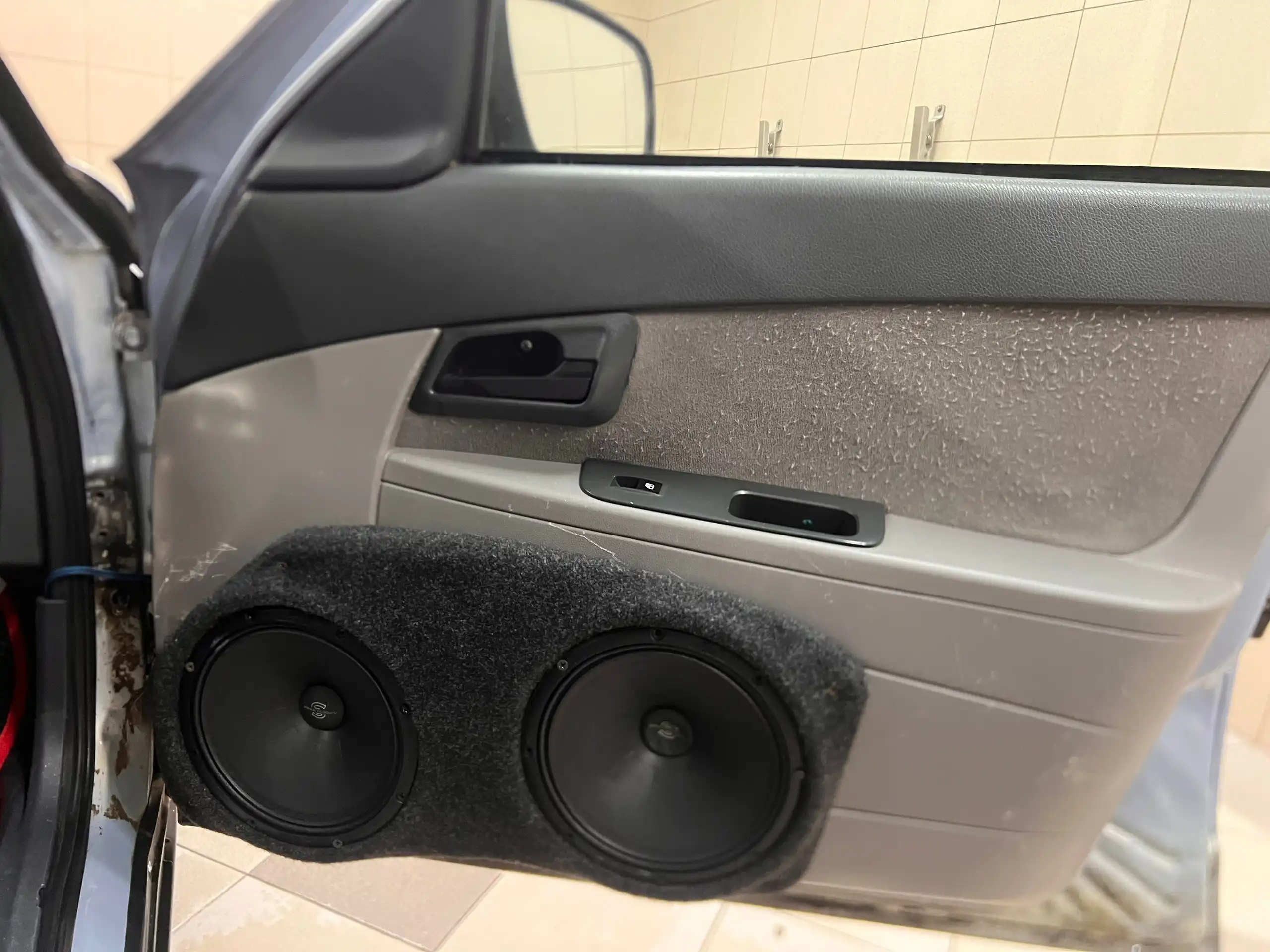 Lada Priora 2007 с ГУРом и хорошей музыкой