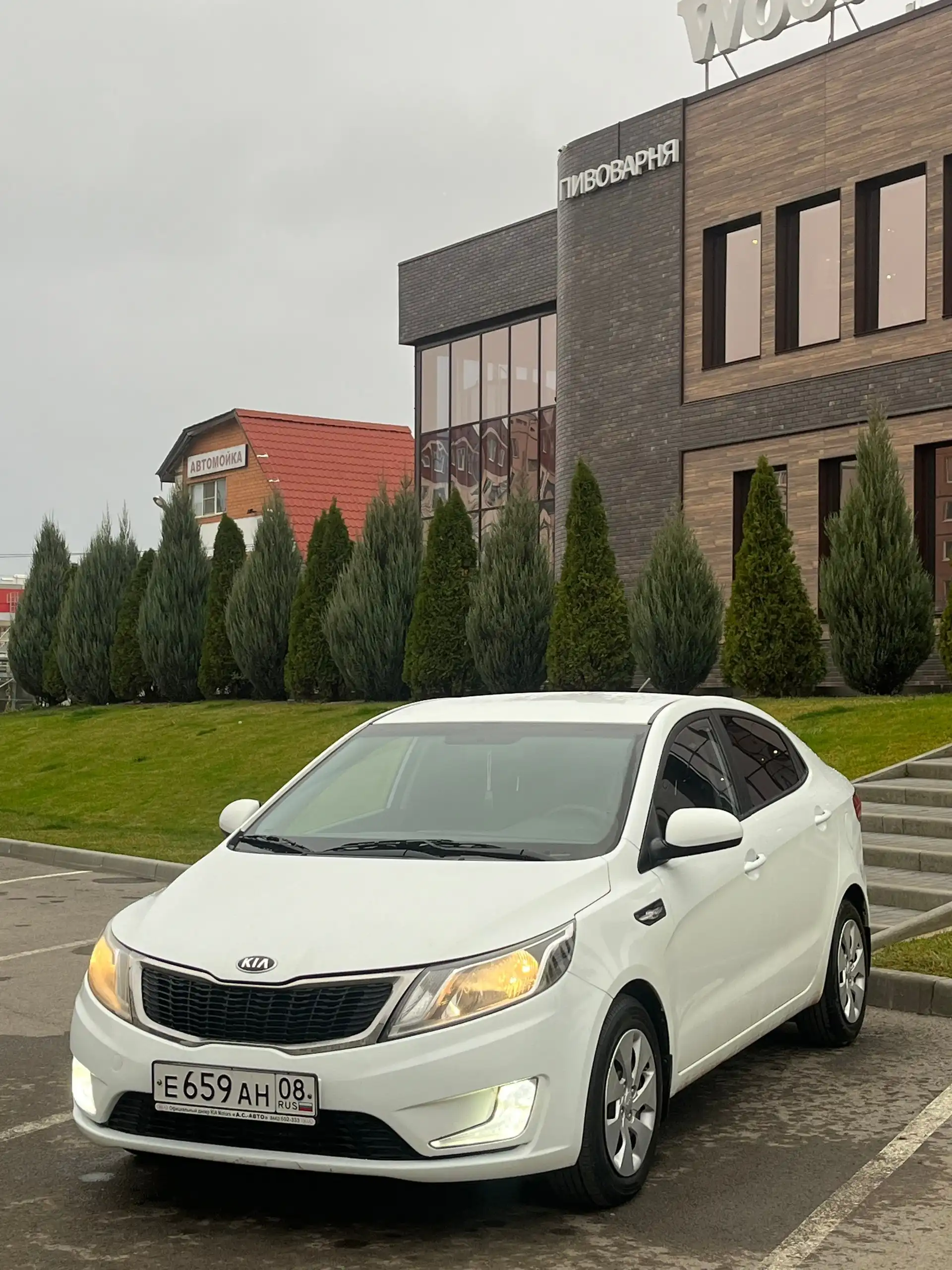 Kia Rio 2014 года выпуска в хорошем состоянии