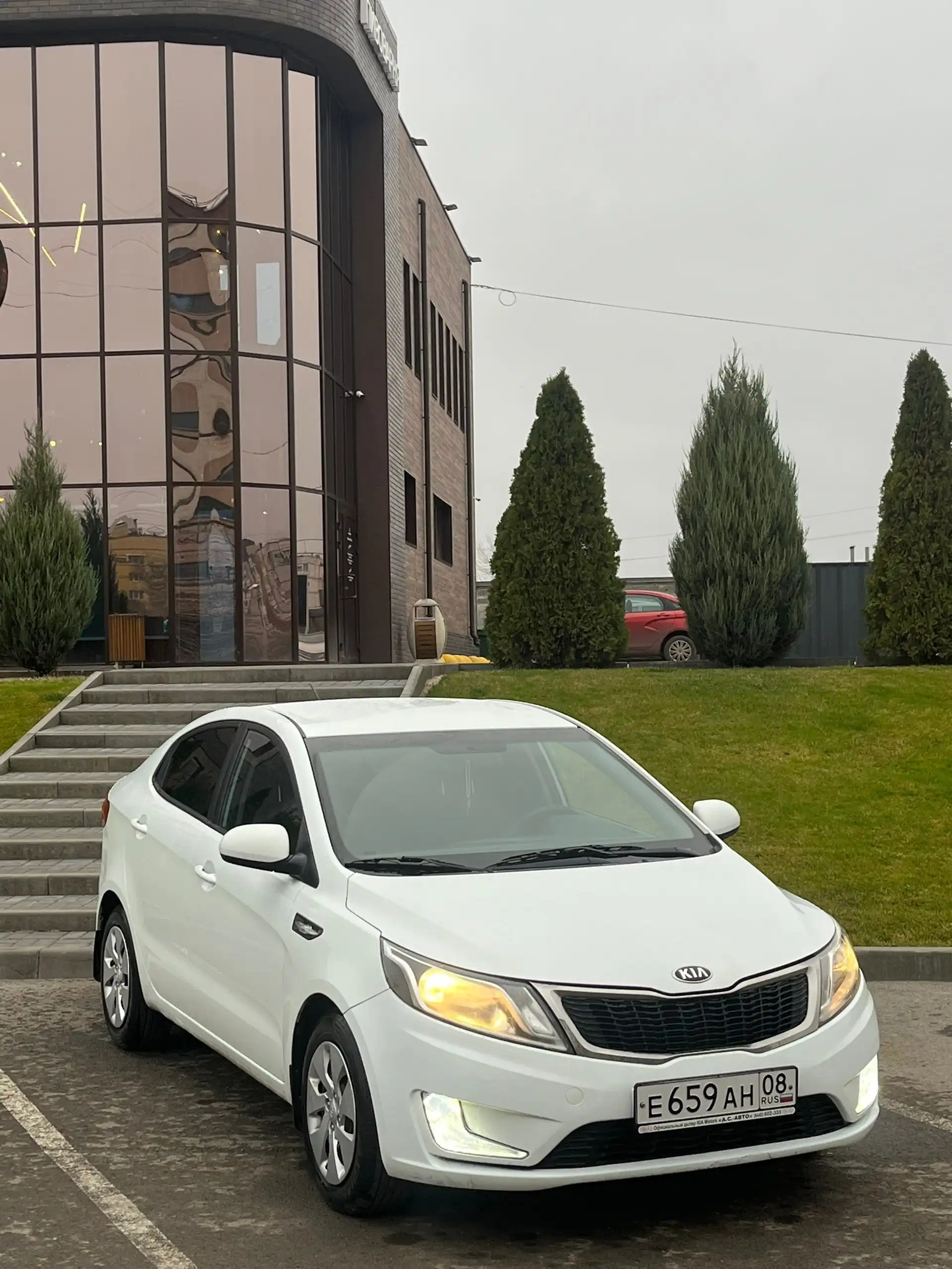 Kia Rio 2014 года выпуска в хорошем состоянии