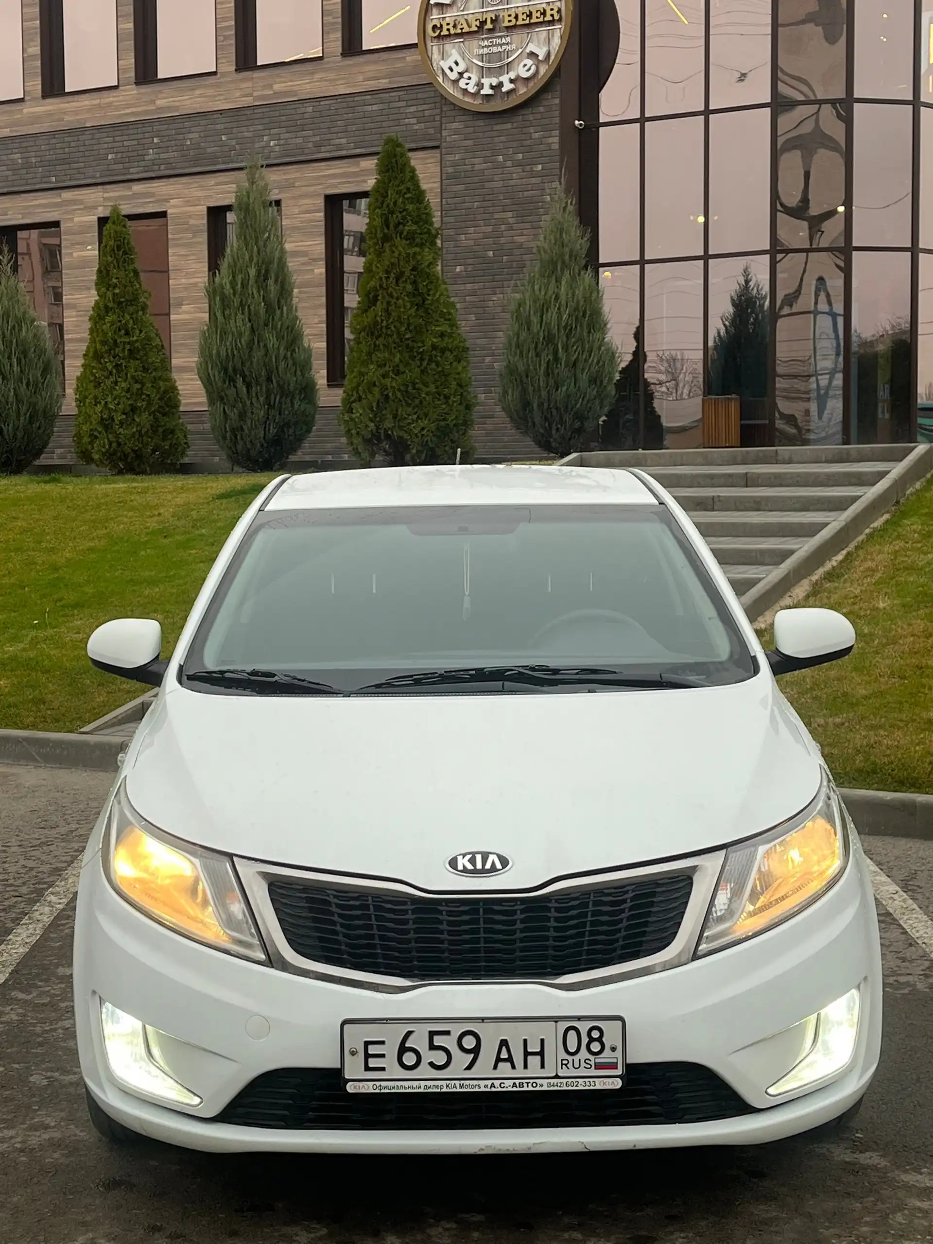 Kia Rio 2014 года выпуска в хорошем состоянии