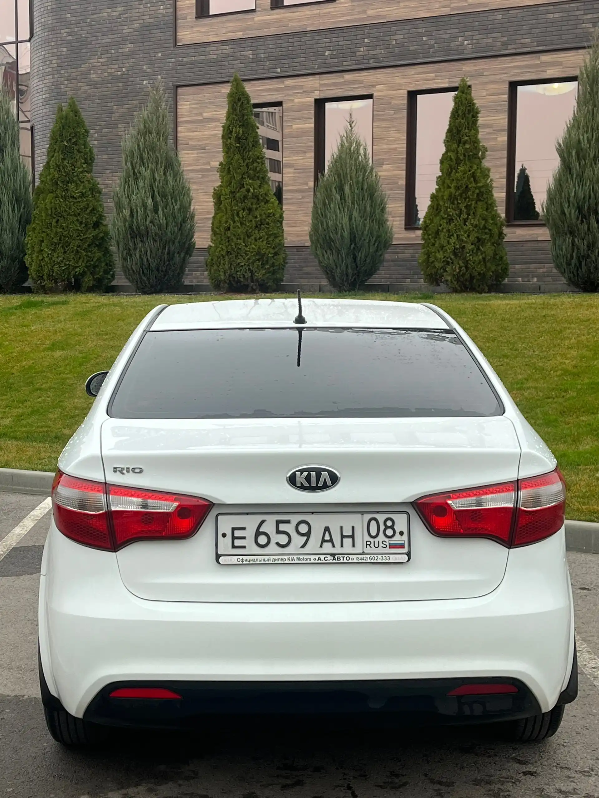 Kia Rio 2014 года выпуска в хорошем состоянии