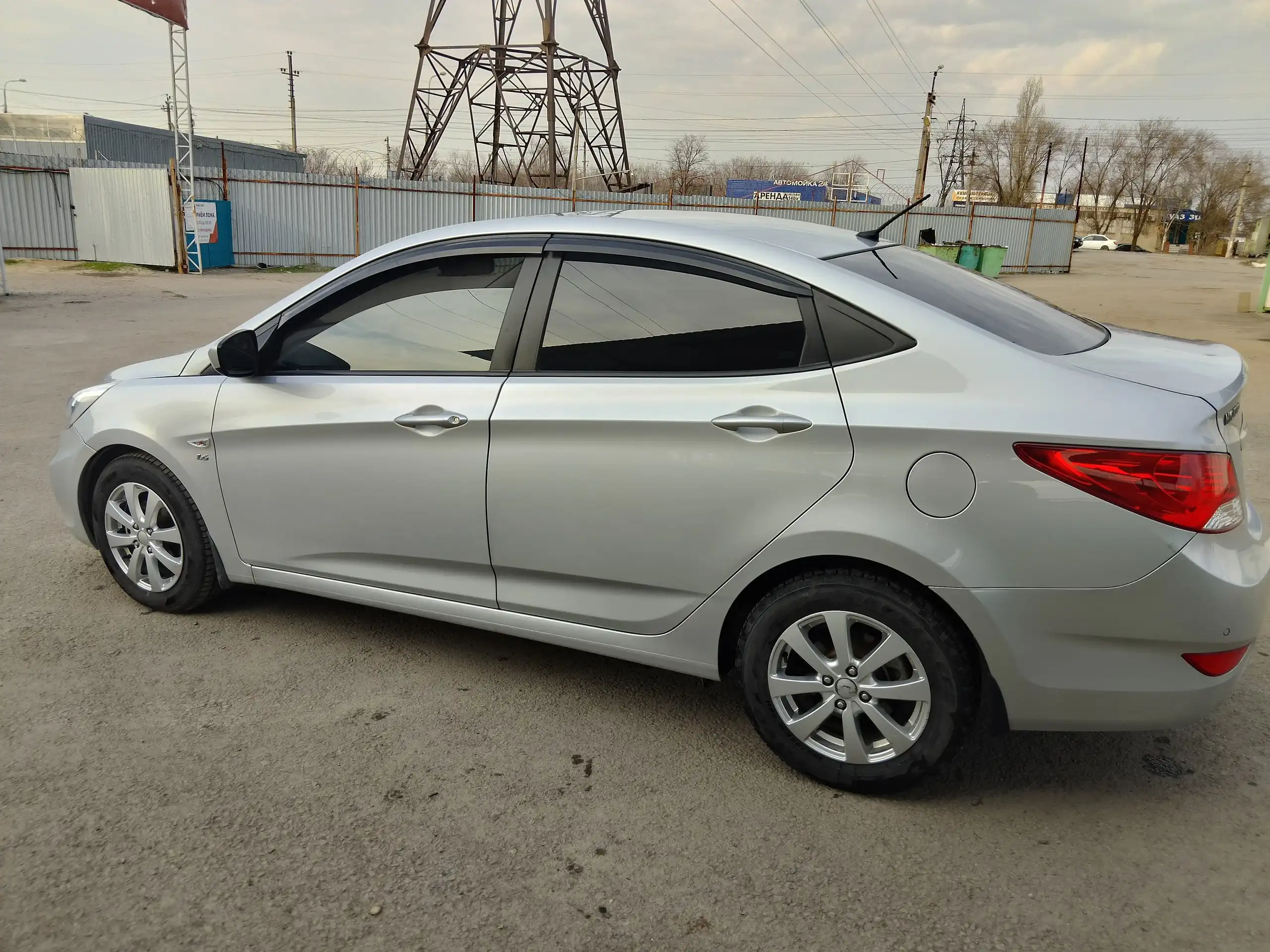 Hyundai Solaris 2013, 1.6, АКПП с автозапуском и шумоизоляцией
