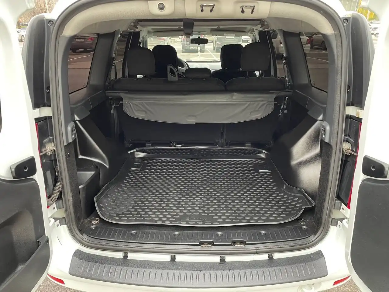 LADA Largus 2018 года в отличном состоянии