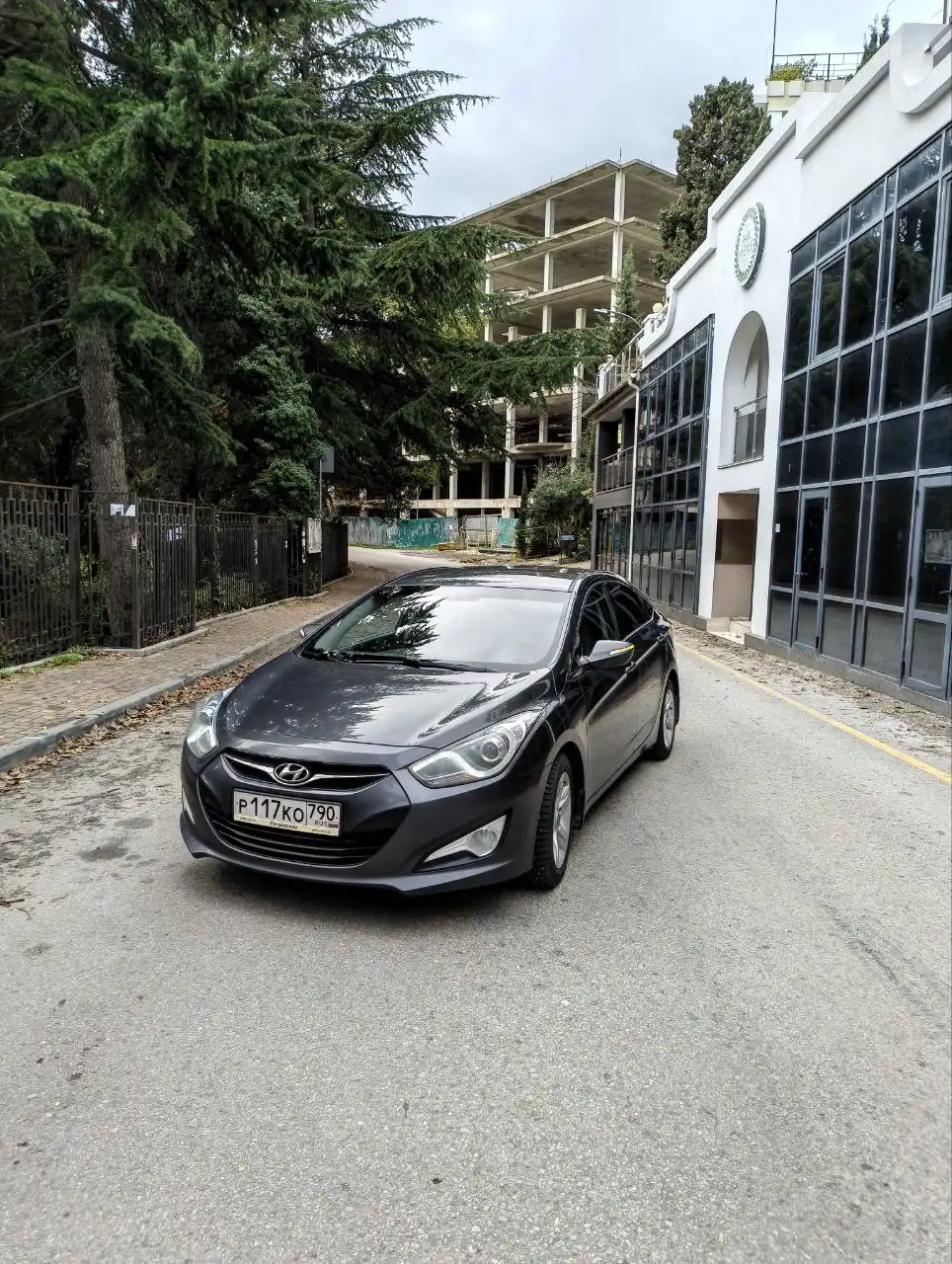Продается Hyundai i40 2014 года с пробегом 200.000 км