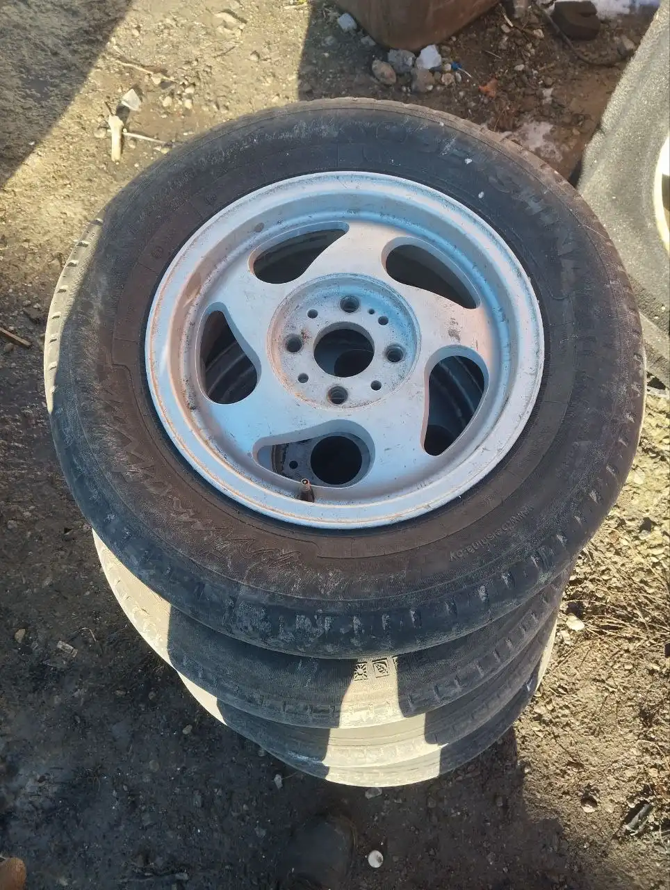 Продам литье R13, зимнюю резину, резонатор Стингер и паук 4.2.1