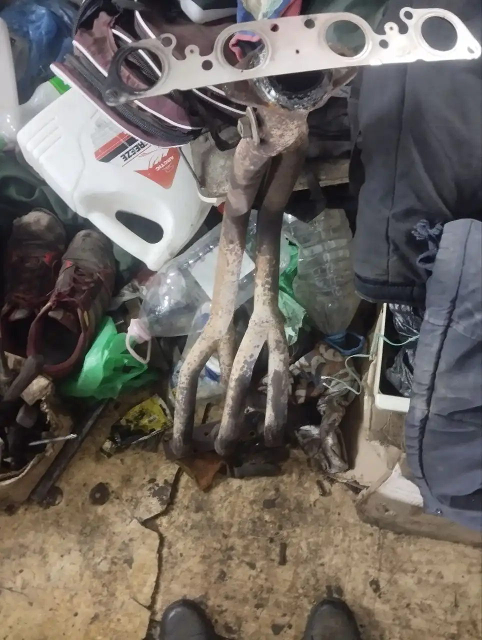 Продам литье R13, зимнюю резину, резонатор Стингер и паук 4.2.1