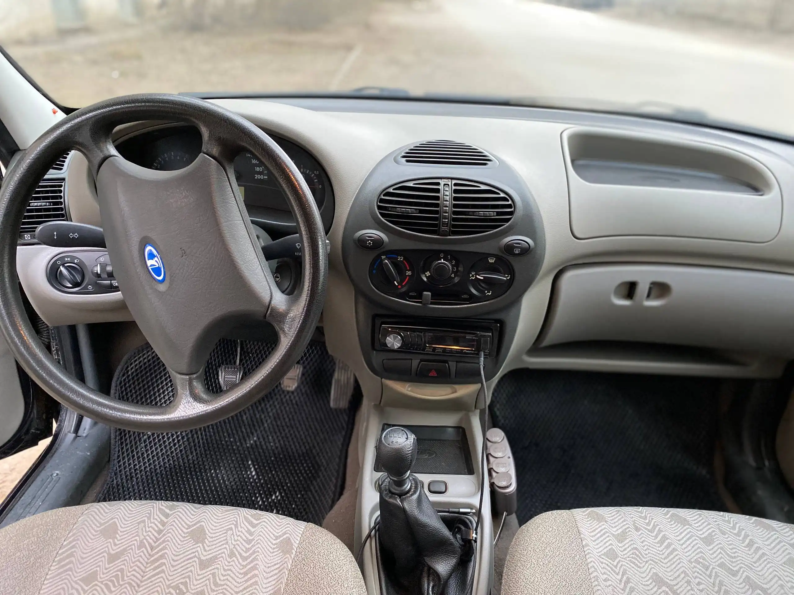 Lada Kalina 2011 года, 1.4 16 клапанов, механическая КПП - Авто в Волгоград