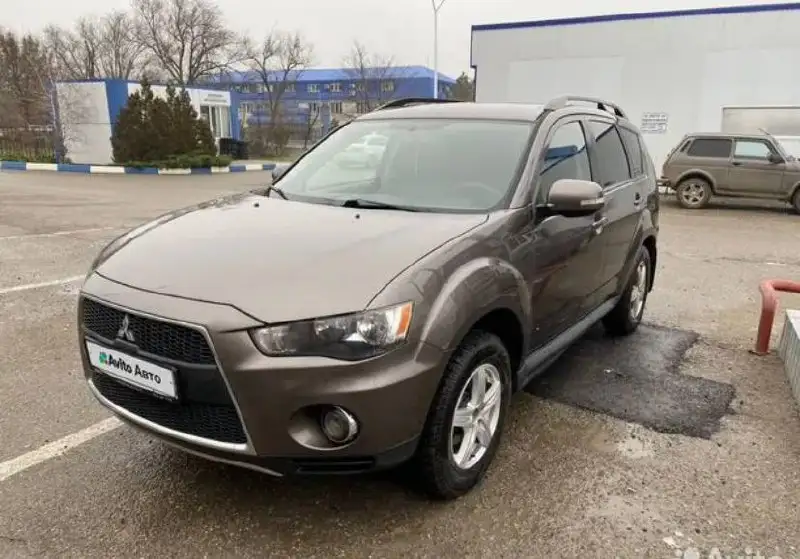 Продажа Mitsubishi Outlander 2010 года - Внедорожники, кроссоверы (Авто) в Элиста