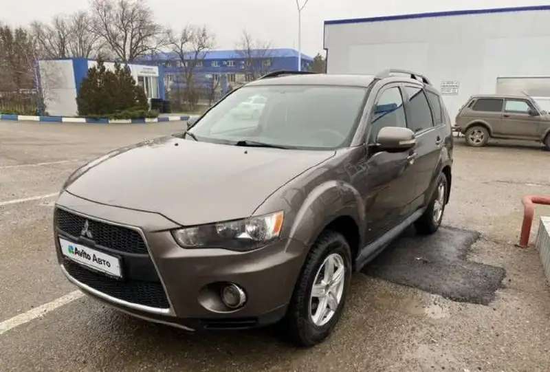 Продажа Mitsubishi Outlander 2010 года - Внедорожники, кроссоверы (Авто) в Элиста
