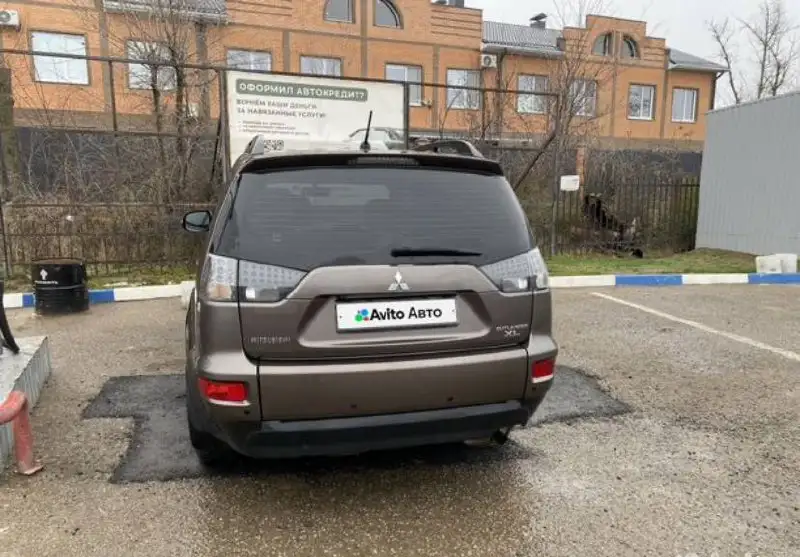 Продажа Mitsubishi Outlander 2010 года - Внедорожники, кроссоверы (Авто) в Элиста