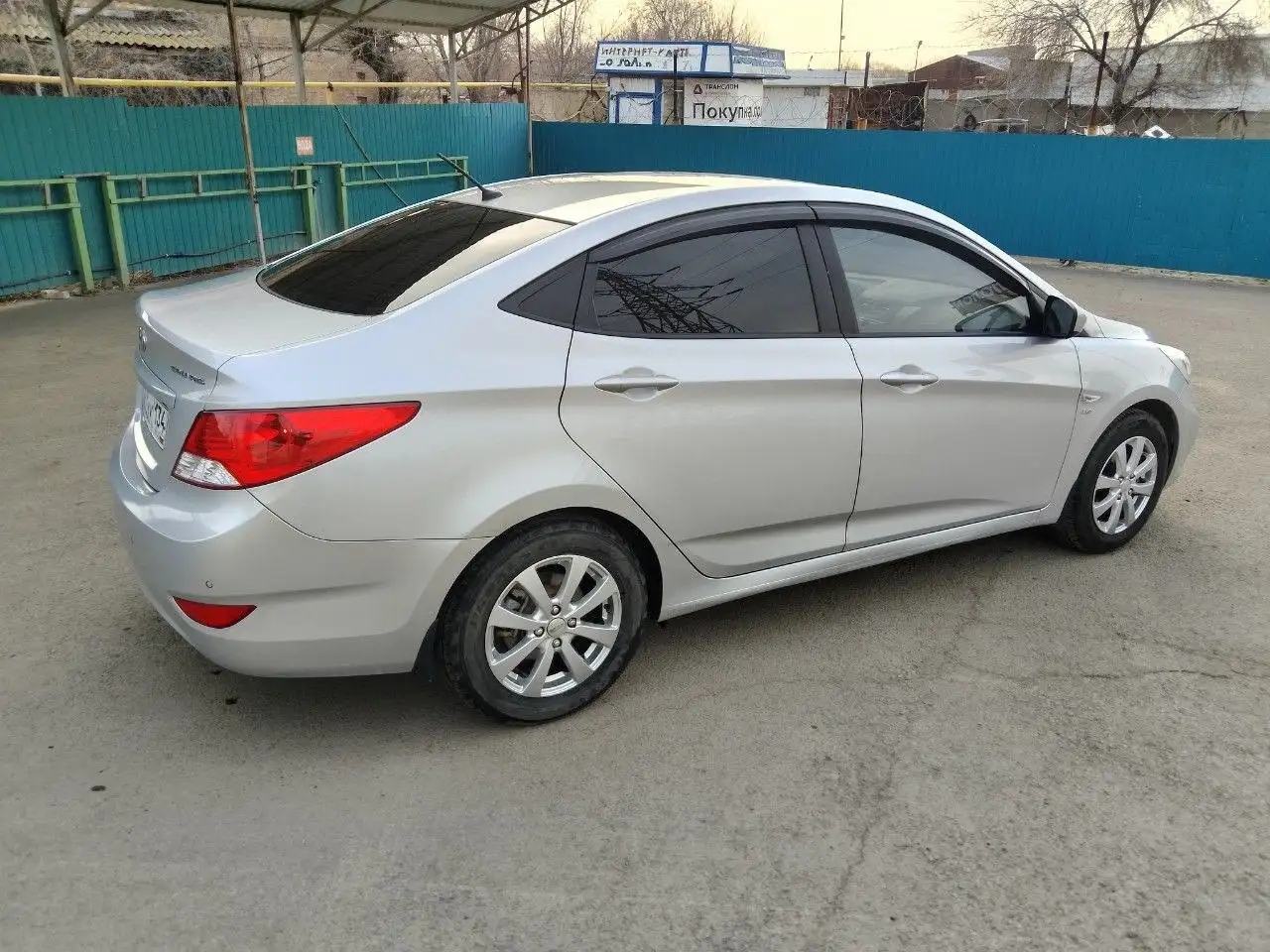 Продам Hyundai Solaris 2013 года 1.6 АКПП - Авто в Волгоград