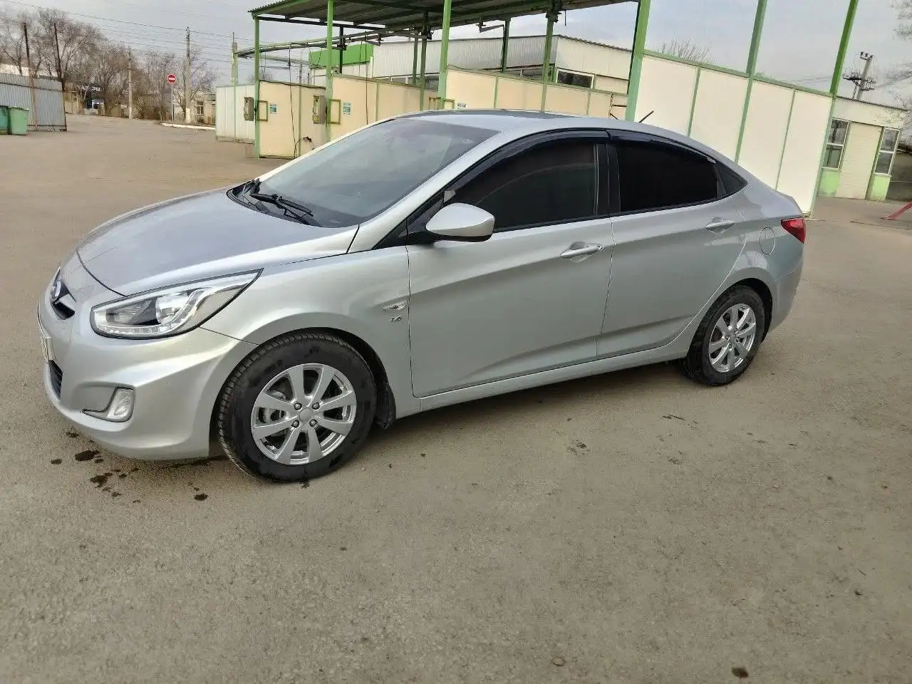 Продам Hyundai Solaris 2013 года 1.6 АКПП - Авто в Волгоград