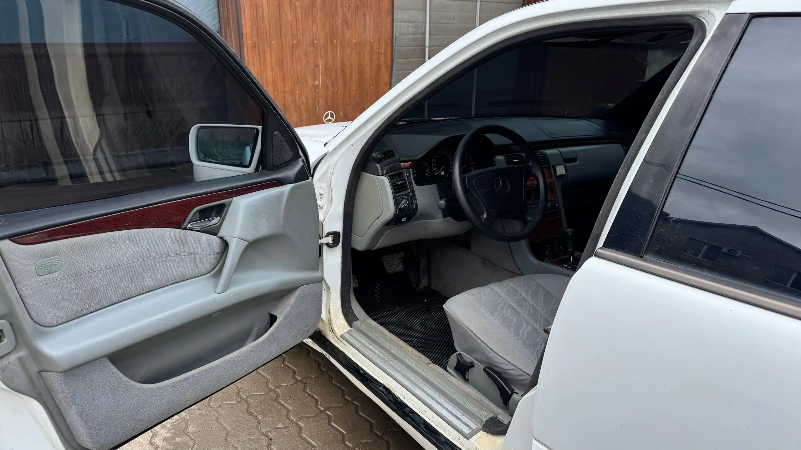 Продажа Mercedes Benz W210 1998 года выпуска - Авто в Волгоград