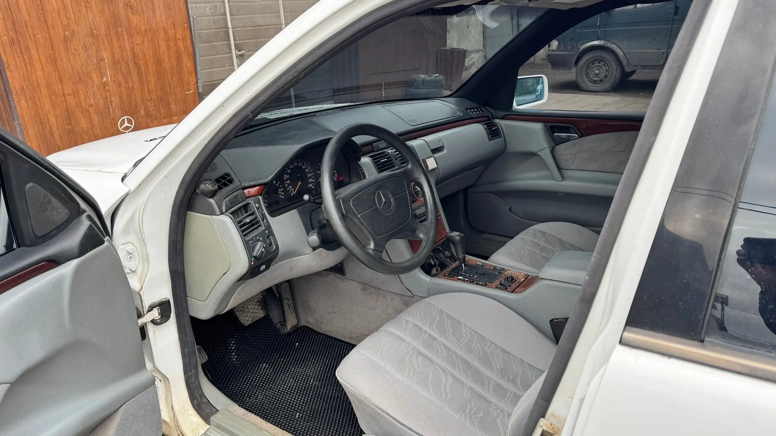 Продажа Mercedes Benz W210 1998 года выпуска - Авто в Волгоград