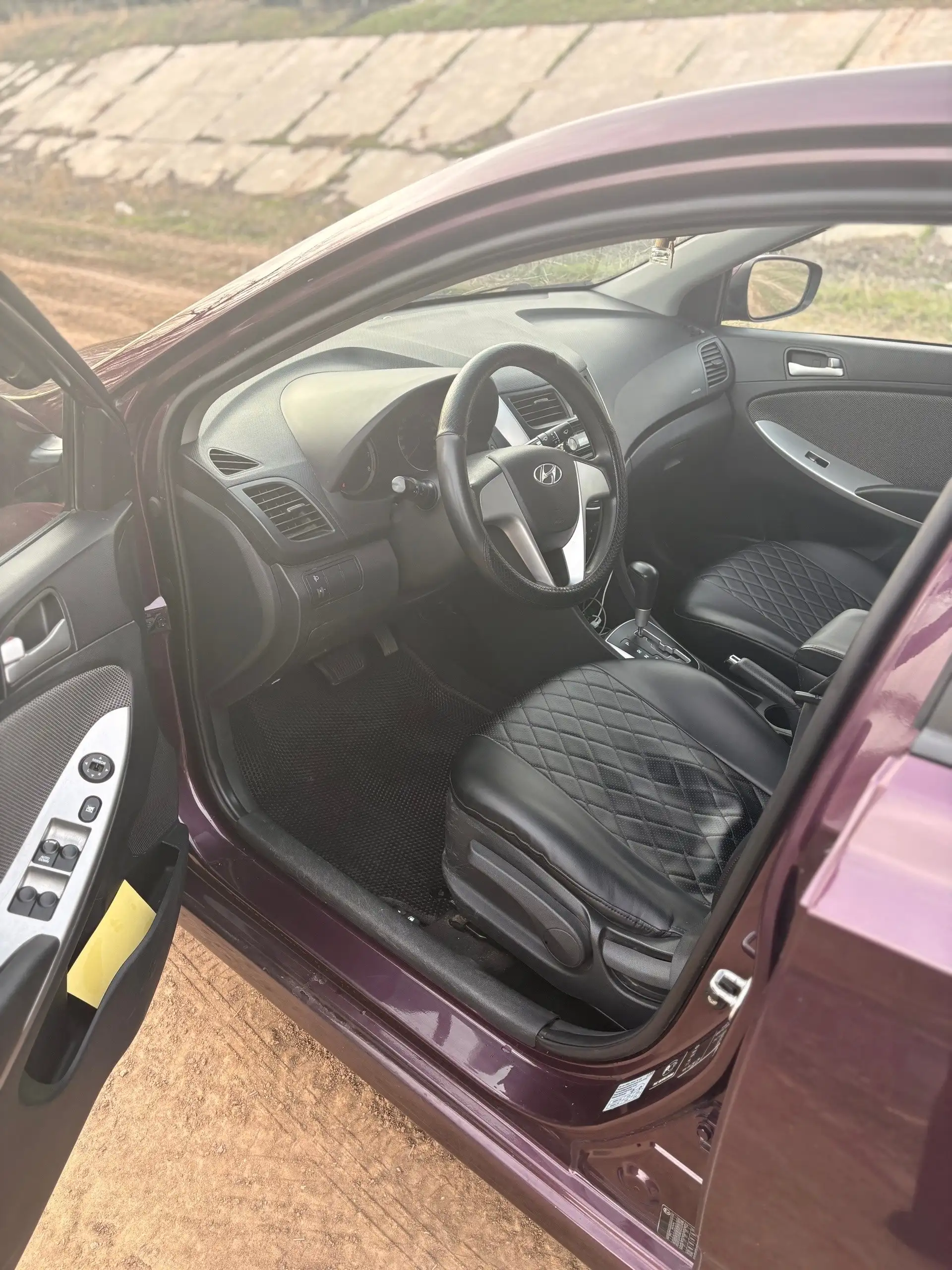 Hyundai Solaris 2011, 1.4 л, АКПП - Авто в Волгоград