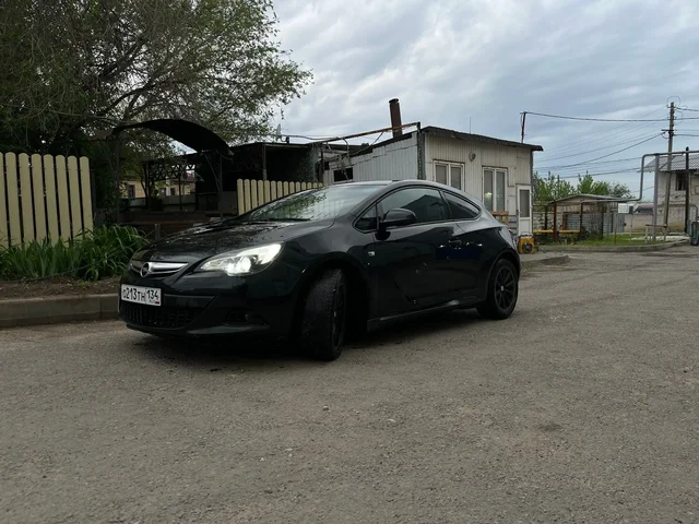 Opel Astra J GTC 2013 - Авто в Волгоград