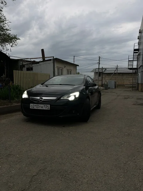 Opel Astra J GTC 2013 - Авто в Волгоград