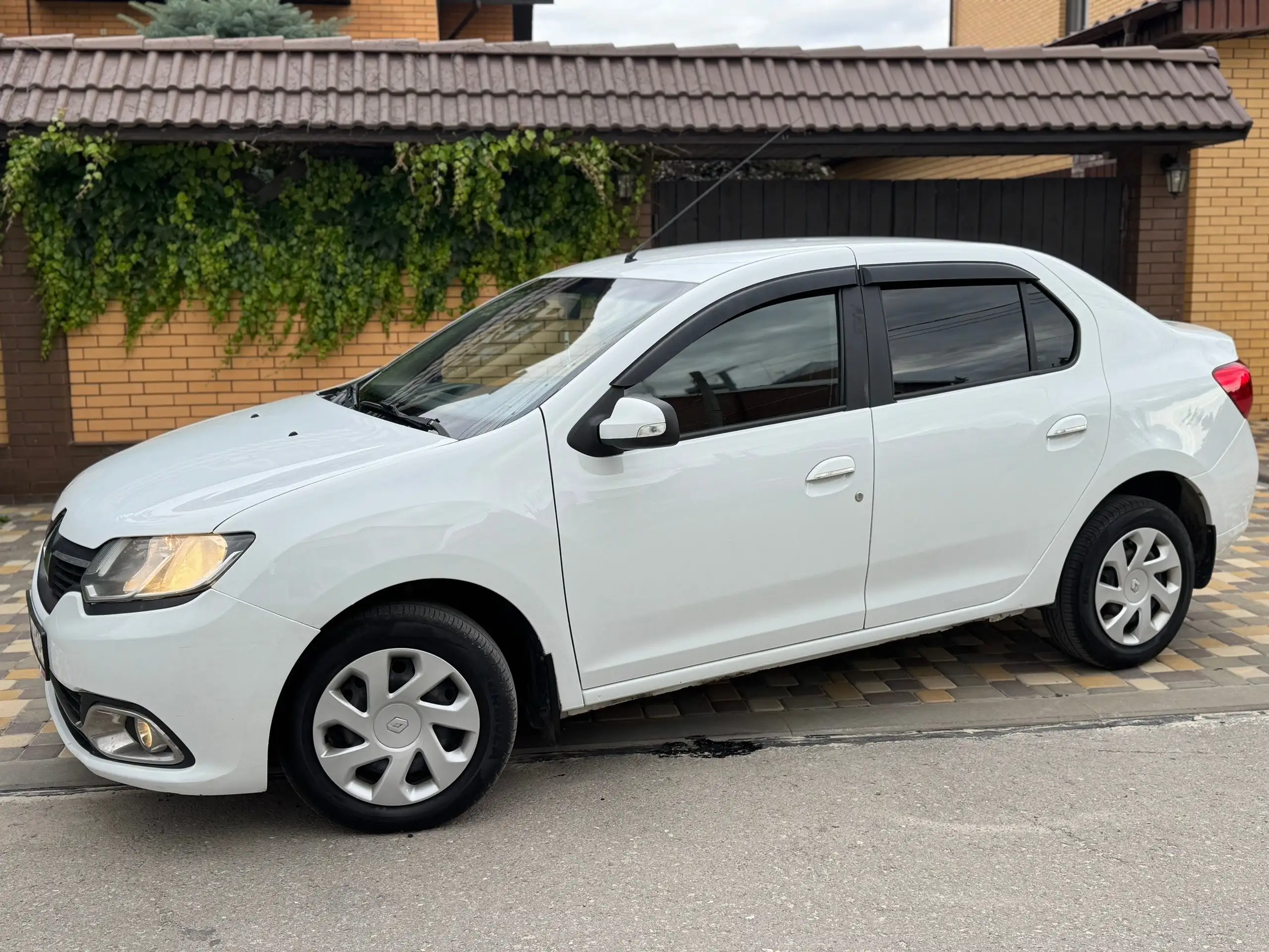 Renault Logan 2017 - Легковые авто (Авто) в Волгоград