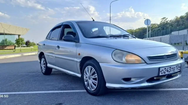 Kia Rio 2001 года - Автомобили и запчасти в Волгоград