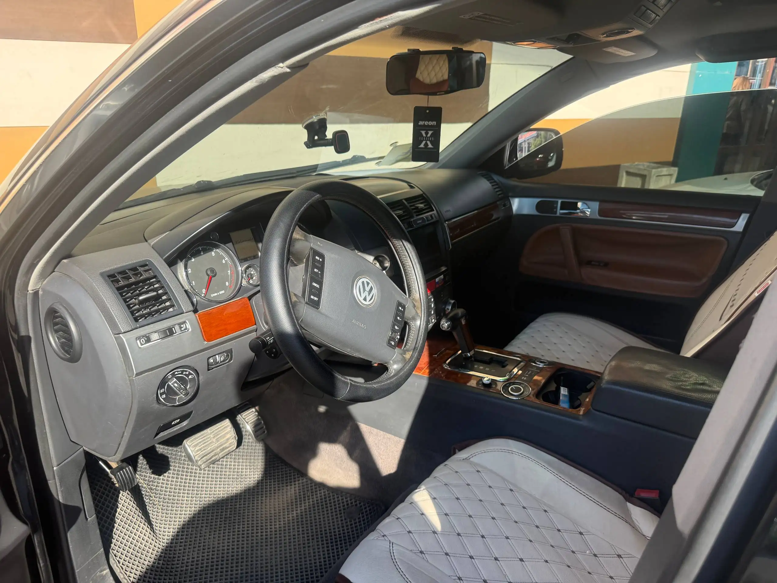 Volkswagen Touareg 2005 4.2 - Внедорожники (Авто) в Волгоград