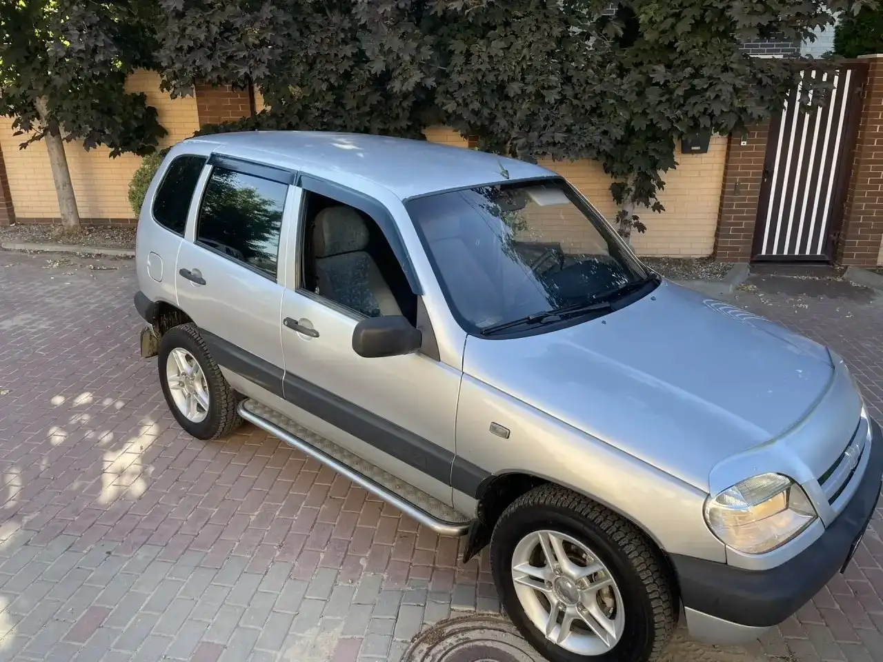 Chevrolet Niva 2004 - Внедорожник (Авто) в Волгоград