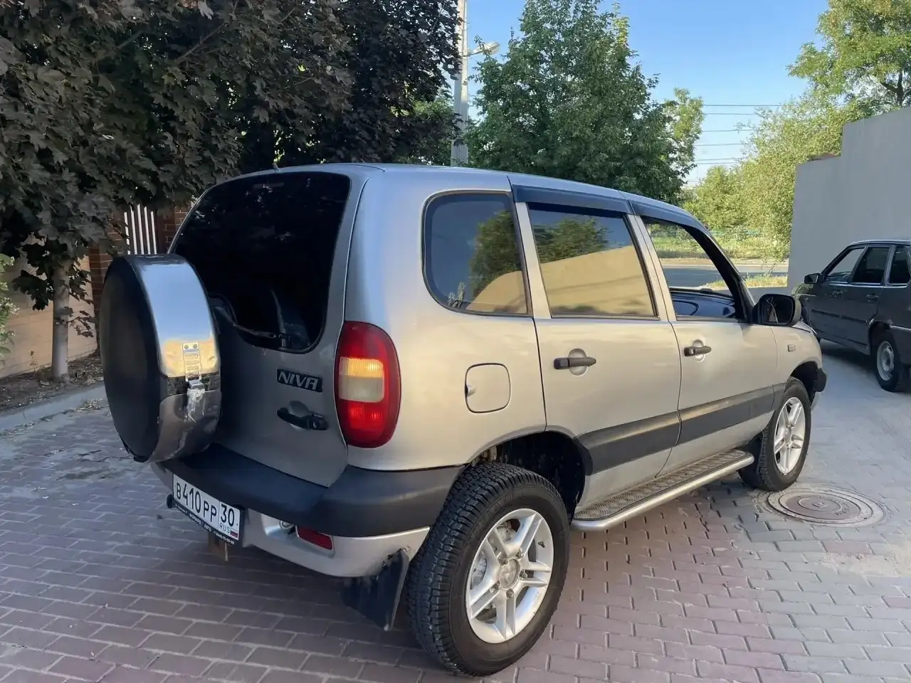 Chevrolet Niva 2004 - Внедорожник (Авто) в Волгоград