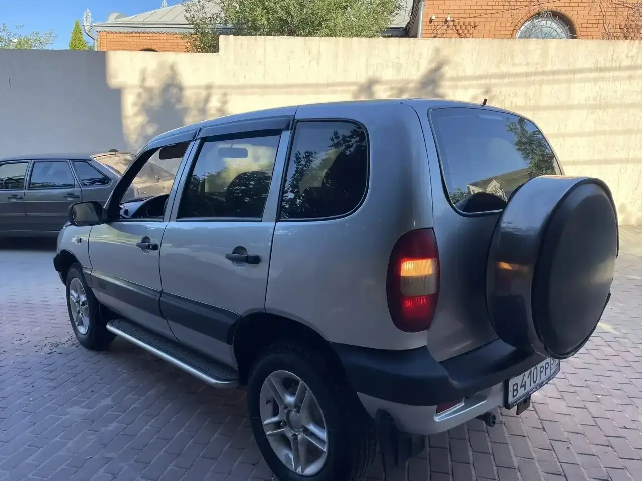 Chevrolet Niva 2004 - Внедорожник (Авто) в Волгоград