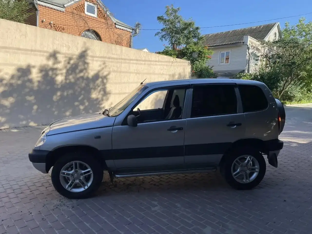 Chevrolet Niva 2004 - Внедорожник (Авто) в Волгоград