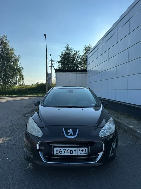Peugeot 308 (Рестайлинг) 2011, 1.6 AT, 215 тыс. км - Авто в Волгоград