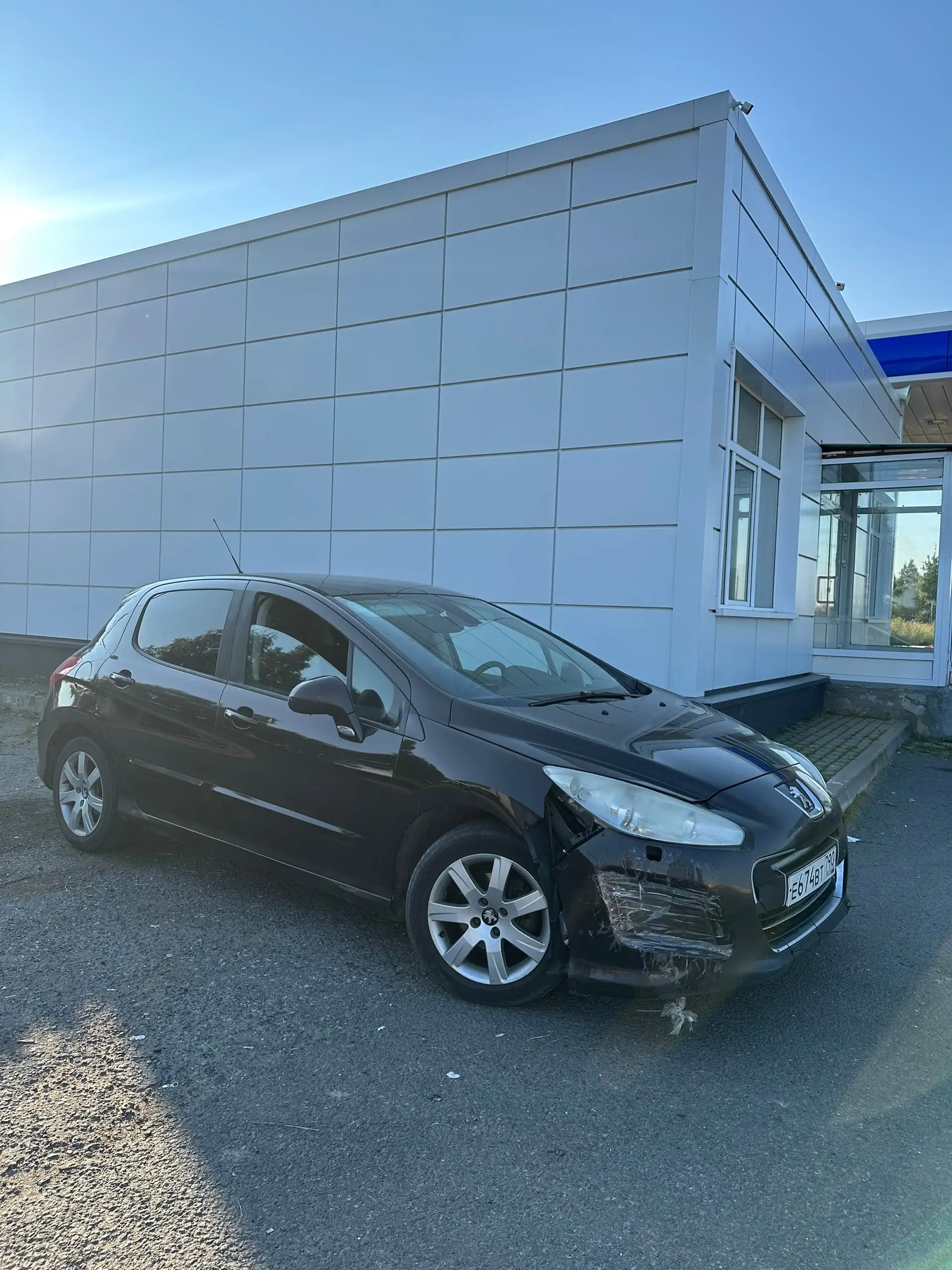 Peugeot 308 (Рестайлинг) 2011, 1.6 AT, 215 тыс. км - Авто в Волгоград