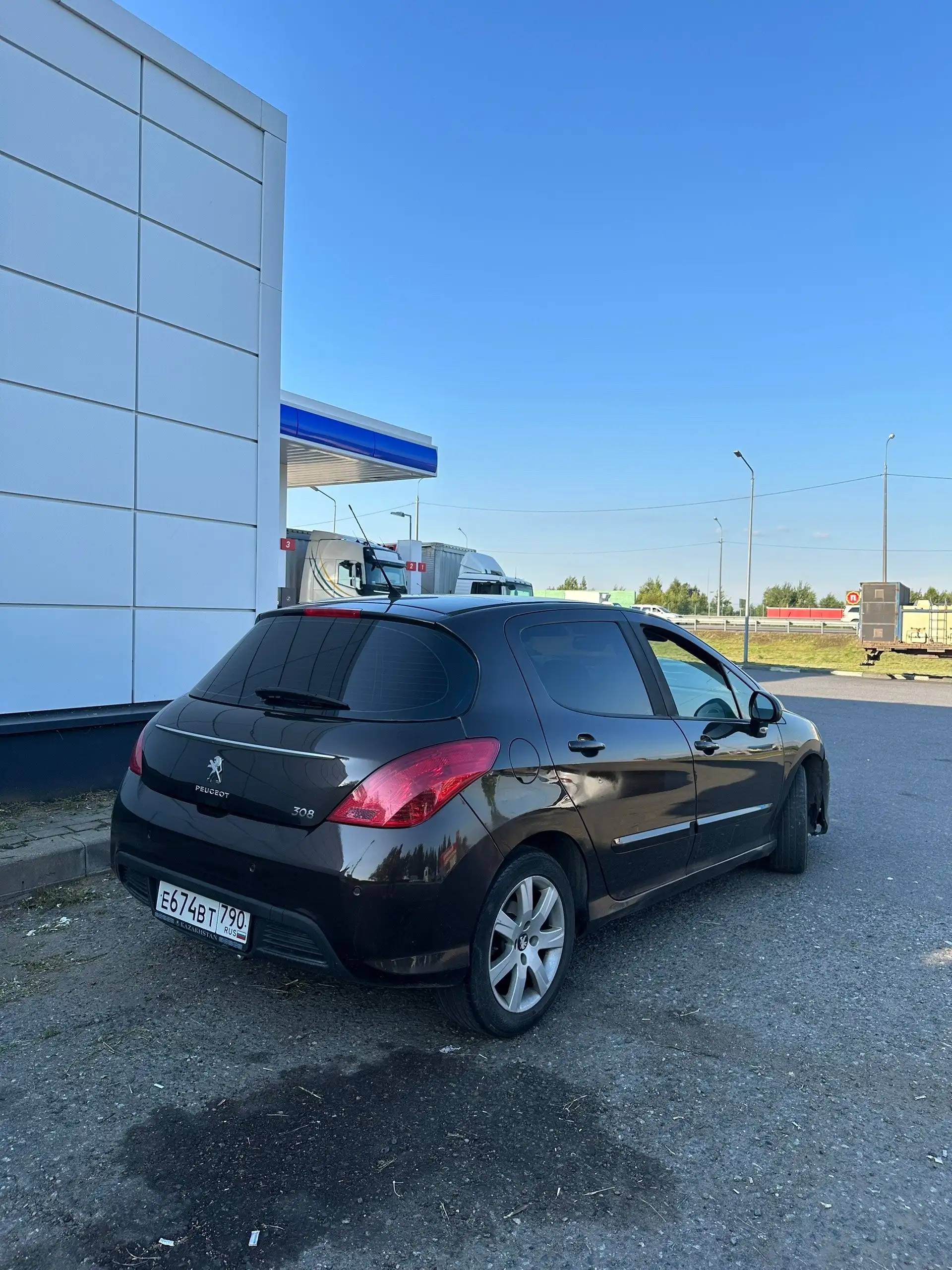 Peugeot 308 (Рестайлинг) 2011, 1.6 AT, 215 тыс. км - Авто в Волгоград